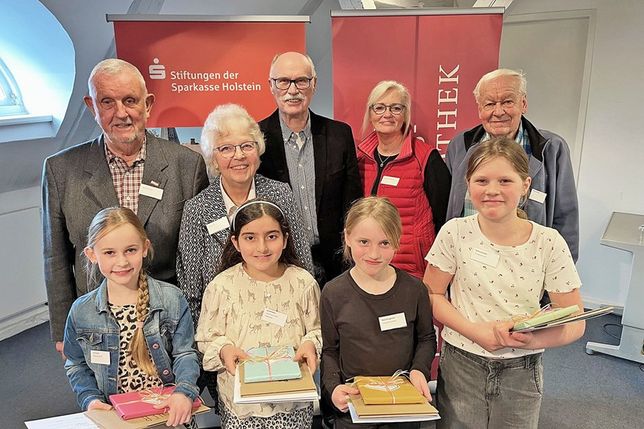 Tiara, Larya, Marit und Emma (v. li.) überzeugten die Jury: Heinrich Evers, Anne Vehres, Jochen Beyer, Brigitte Barmwater und Klaus Schläfke (v.li.).
