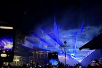 Grömitz in blauem Licht: Andrea Sachau fotografierte die eindrucksvolle Lasershow.