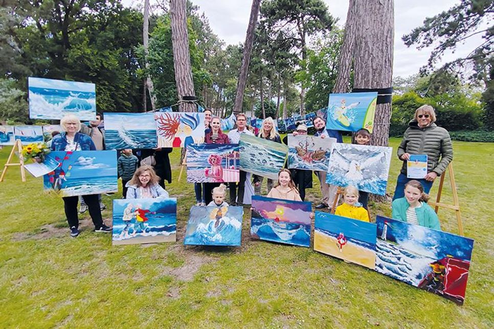 Siegerehrung beim Kunstwettbewerb 2024: Die TSNT GmbH überreichte tolle Preise an die Gewinner.