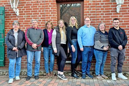 Die Geehrten von links: Rabea Demski, Thomas Demski, Hilke Landt, Lara Prokoph, Vanessa Grell, Bernd Wolters, Betina Schlichting, Felix Maßmann