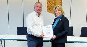 SPD übergibt Ministerin von der Decken Unterschriften für den Erhalt der Klinik: Tausendfacher Protest gegen Schließung der Travemünder Praxisklinik