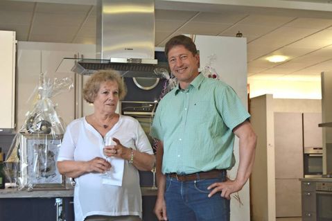 Thomas Knop mit Hannelore Kuchel, die nach 22 Jahren in den Ruhestand geht.