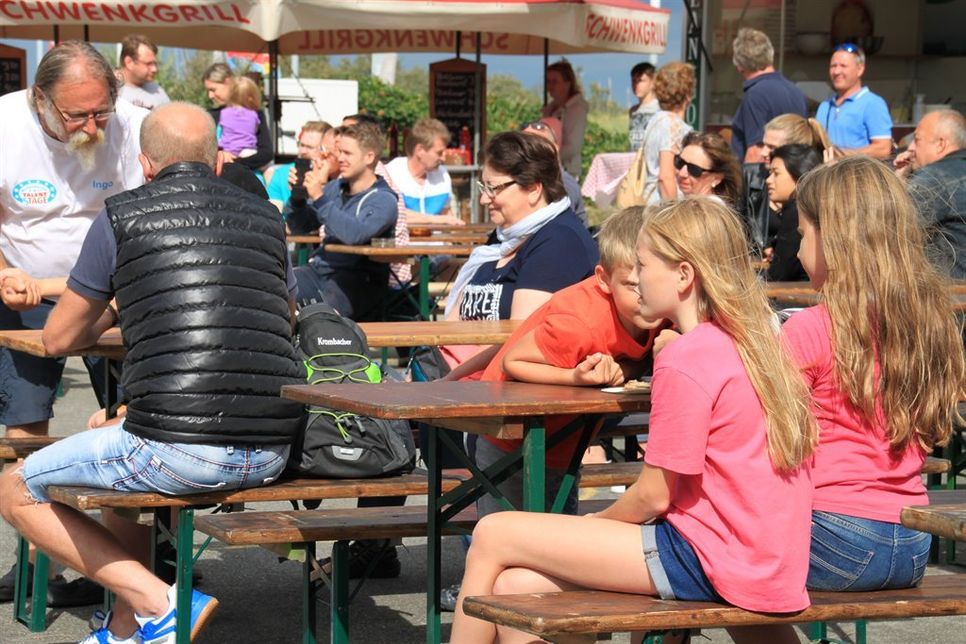 Zahlreiche Gäste sind gekommen, um sie zu sehen - die Nachwuchstalente von morgen.