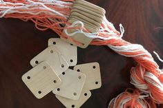 Das Brettchenweben ist eine spannende Art und Weise sich selbst ein Bild von einem Handwerk vergangener Zeiten zu machen (Foto: zeiTTor)