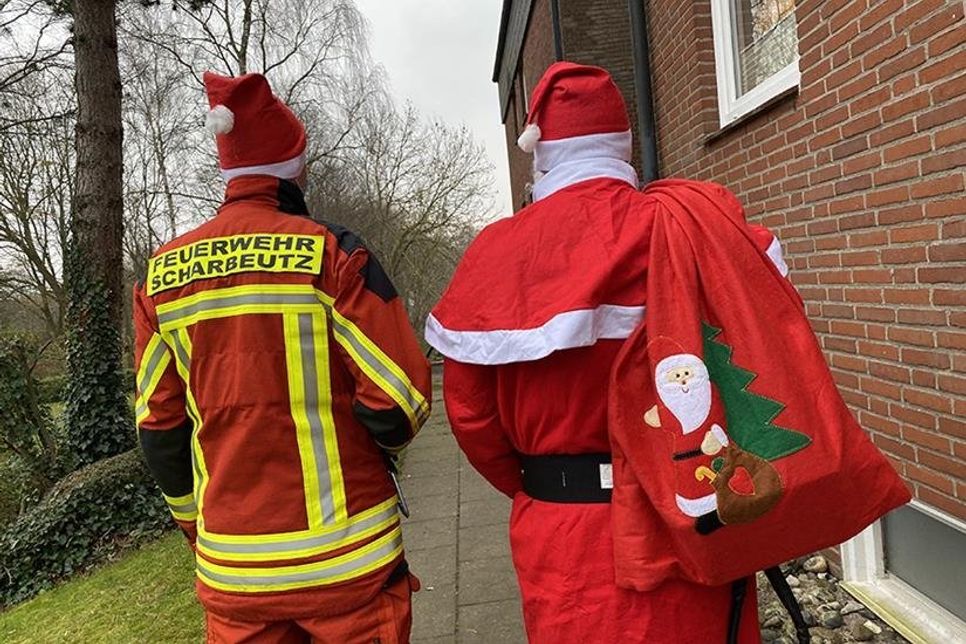 Die Freiwillige Feuerwehr Scharbeutz besuchte mit dem Nikolaus die Mitglieder der Nachwuchsabteilungen.