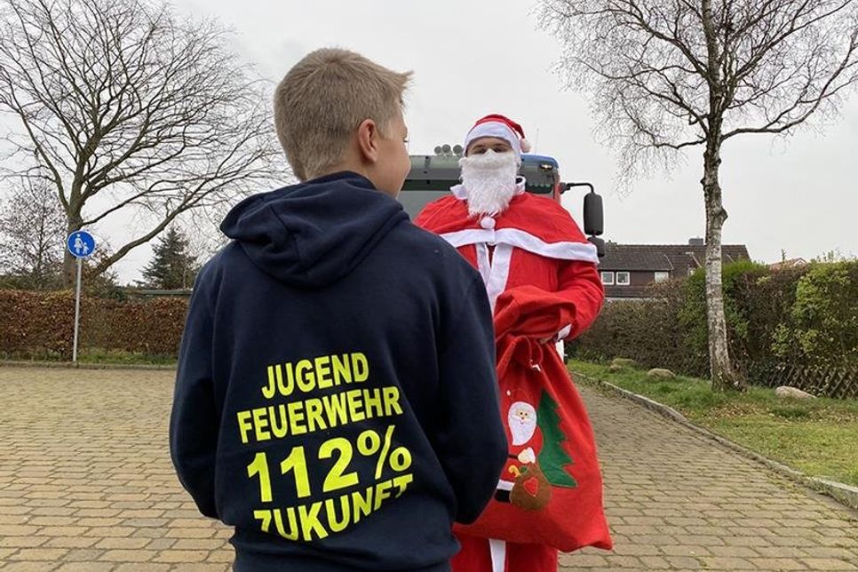 Die Freiwillige Feuerwehr Scharbeutz besuchte mit dem Nikolaus die Mitglieder der Nachwuchsabteilungen.