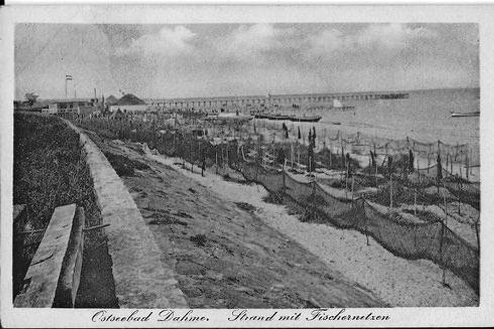 Netze am Dahmer Fischerstrand 1907. (AK: J. Paustian)