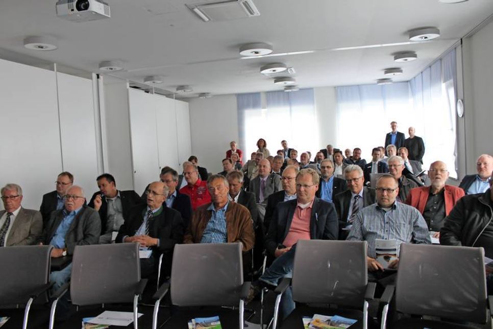 Die Bürgermeister der betroffenen Gemeinden waren zur Vertragsunterzeichnung geladen.