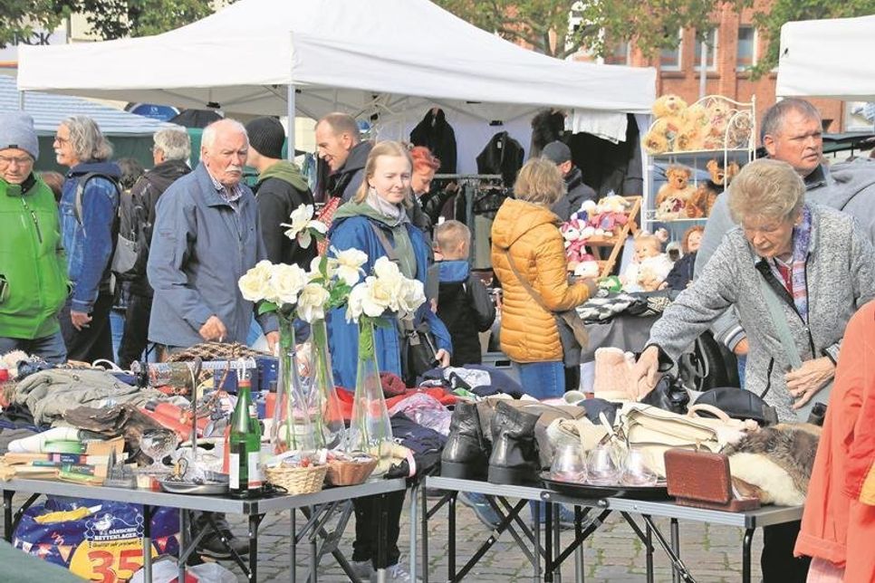 Feilscher und Sammler kamen beim Open-Air-Flohmarkt voll auf ihre Kosten.