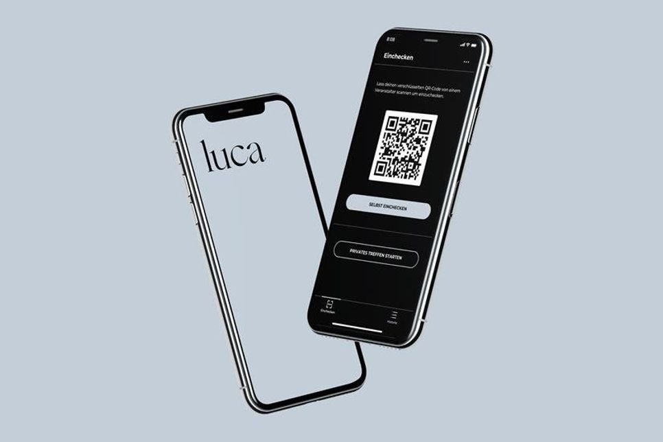 App im Store kostenlos laden, vor Ort den QR-Code scannen und schon ist man als Gast registriert. Im Falle eines Ausbruchs können so Infektionsketten schnell nachverfolgt werden.
