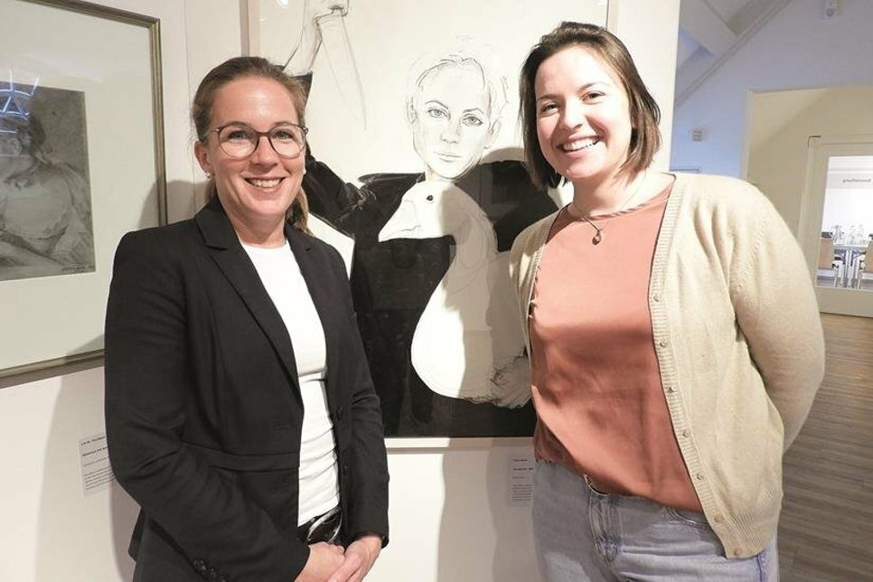 Dr. Julia Hümme und Sophie Matuszczak haben für die aktuelle Schau „FrauenBilder” aus dem Magazin geholt, so die „Persephone”..