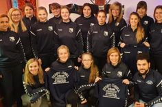 Die Fußballdamenmannschaft des BCG Altenkrempe bedankt sich bei ihrem neuen Sponsor, dem Stadtgrill Neustadt. Dieser stattete die Damenmannschaft mit neuen Aufwärmpullovern und T-Shirts aus, damit sich vor den Spielen einheitlich warm gemacht werden kann. (red)