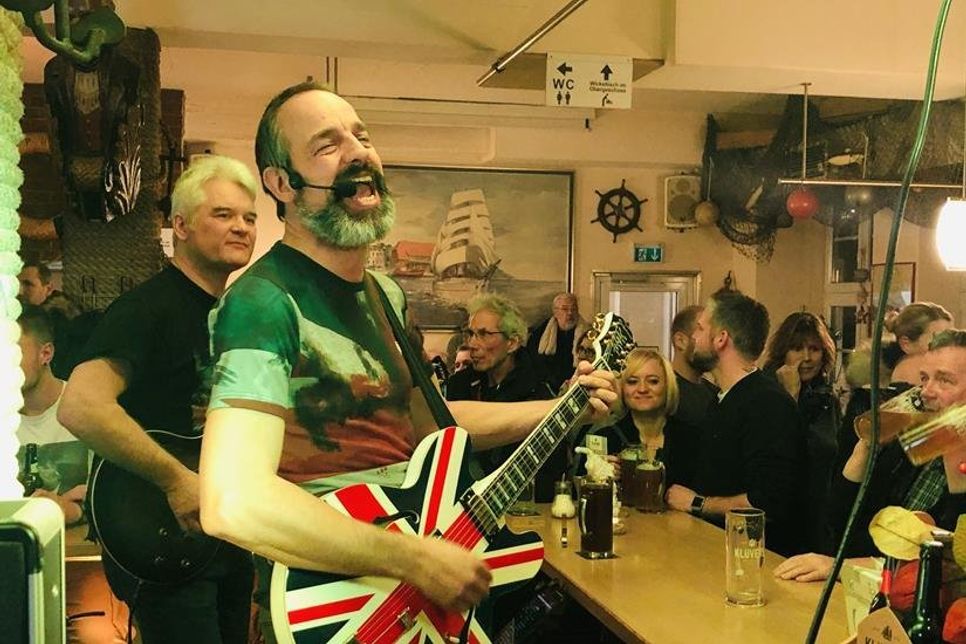 Die Band Oäsis rockte im Klüvers Brauhaus.