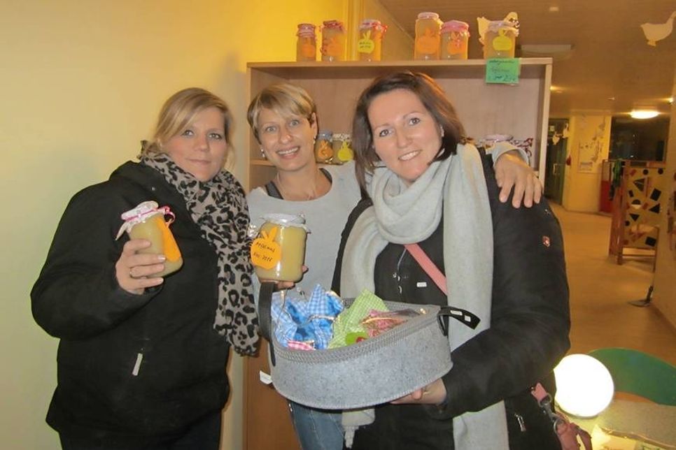 Nadine Elsig, Jessica Stuhr und Meike Behrens (v. lks.) produzierten verlockende Leckereien für den guten Zweck.