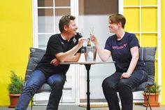 Silke Bock und Waldemar Peters in „Sommer, Sünn un Schlüpperstrip“.