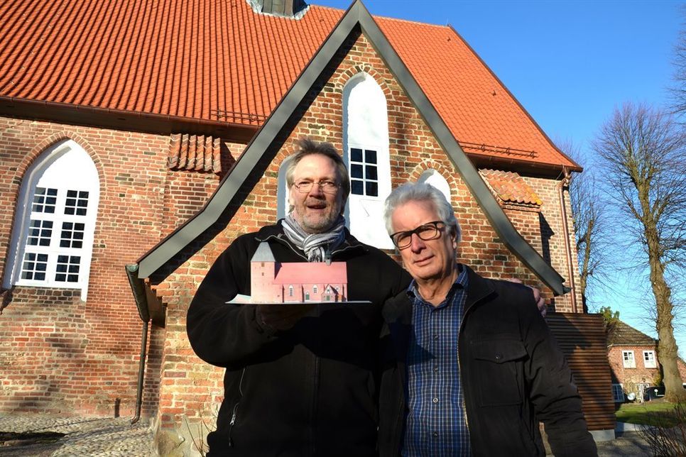 Vergleich Original und Modell der Gruber Kirche.
