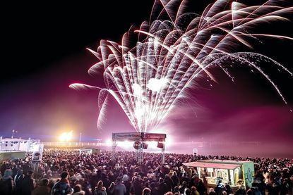 In diesem Jahr veranstaltet die TSNT GmbH wieder die beliebte „Silvester on the Beach“-Party am Timmendorfer Strand.