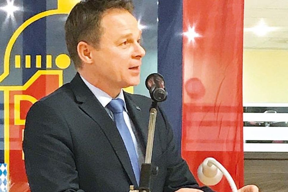 Bürgermeister Carsten Behnk bedankt sich bei den Wehren für ihren Einsatz: „Die Eutiner stehen immer hinter euch!“
