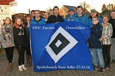 René Adler (Mitte) zu Besuch beim HSV-Fanclub Ostseefalken.