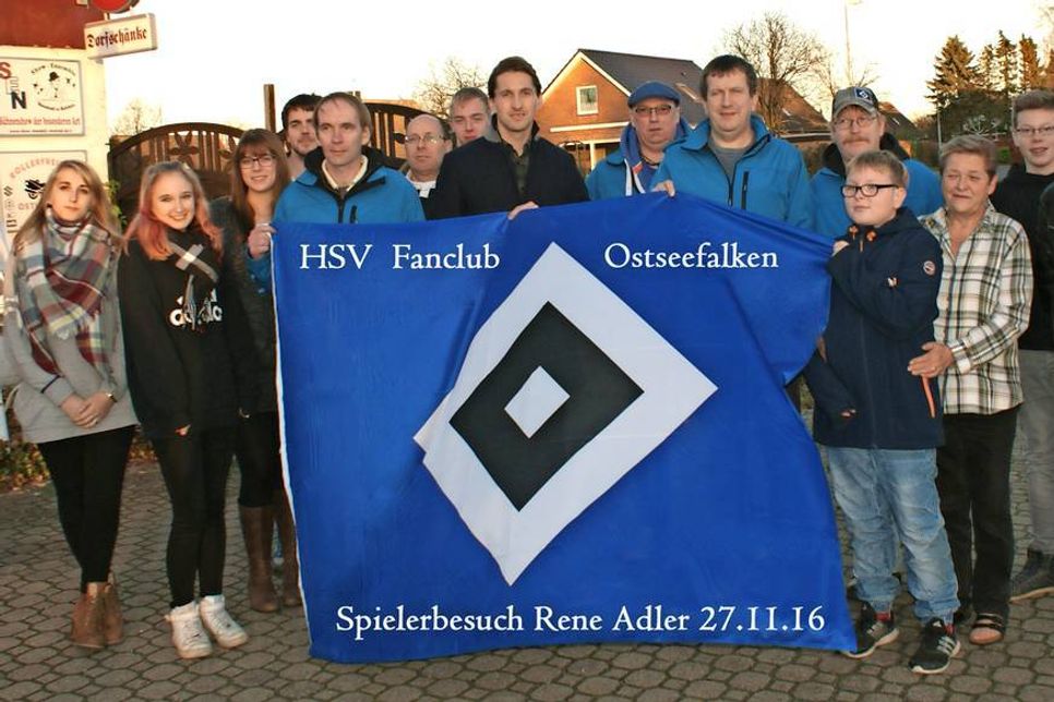 René Adler (Mitte) zu Besuch beim HSV-Fanclub Ostseefalken.