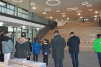Rundgang in der Aula mit Schulleiter Karsten Kilian.