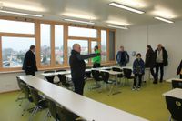 15 Steckdosen, digitale Tafeln (Smartboards) sowie vollautomatische Temperatur- und Lüftungskontrolle - die neuen Klassenräume sind gerüstet für die Zukunft.