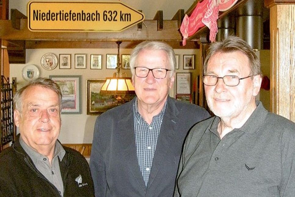 Günter Klüver, Hans-Jürgen Kramm und Manfred Kahl (v. l.) gehören dem Festausschuss an.