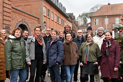 Die Vertreter der beteiligten Geschäfte der Innenstadt, Kirche, Vereine und die Organisatoren präsentieren ein reiches Programm für den 13. Dezember, der als Plöner Sternstunden einen erlebnisreichen Tag in der Innenstadt verspricht – mit vielen Begegnungen, Aufführungen, tollen Aktionen und mit Musik.