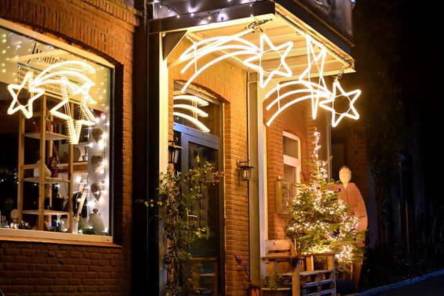 Prächtig beleuchtet präsentiert sich Wohlsein am Plöner Strohberg.