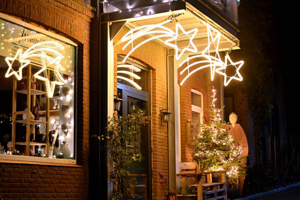 Prächtig beleuchtet präsentiert sich Wohlsein am Plöner Strohberg.