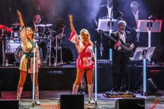 Die Sängerinnen Linda und Simone begeistern mit ausdrucksstarken Stimmen, Charisma und großer Bühnenpräsenz. (Foto: marisRitrums)