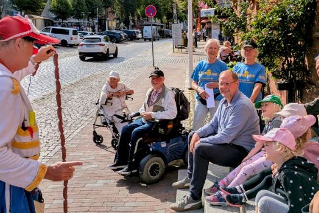 „Dr. med. Wurst“ besuchte den Fehmarner Freundeskreis