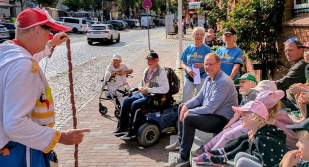 „Dr. med. Wurst“ besuchte den Fehmarner Freundeskreis