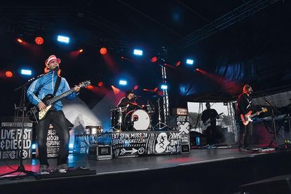 Sportfreunde Stiller rockten zum Abschluss der Strandkonzerte am Sonntagabend zwei Stunden den Niendorfer Freistrand.