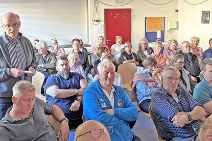 Hans-Wilhelm Hagen ergriff in der Ausschusssitzung für die WVE das Wort und forderte eine zügige Rücknahme der Gebührenerhöhung.