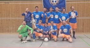 So sehen Sieger aus: Die BSG konnte den Wanderpokal mitnehmen.