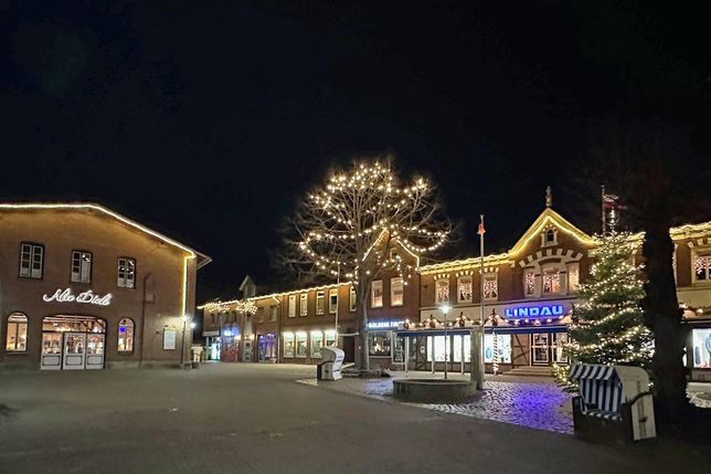 Schönberg erstrahlt zur Weihnachtszeit in warmem Lichterglanz.