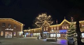 Schönberg erstrahlt zur Weihnachtszeit in warmem Lichterglanz.