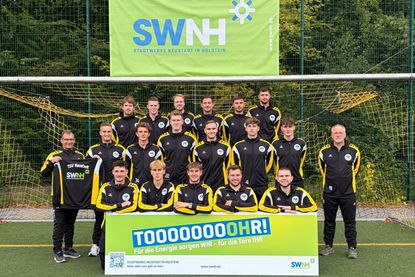 Mit den neuen Trainingsanzügen kann die Mannschaft einheitlich auftreten.