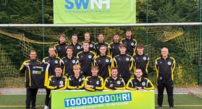 Mit den neuen Trainingsanzügen kann die Mannschaft einheitlich auftreten.