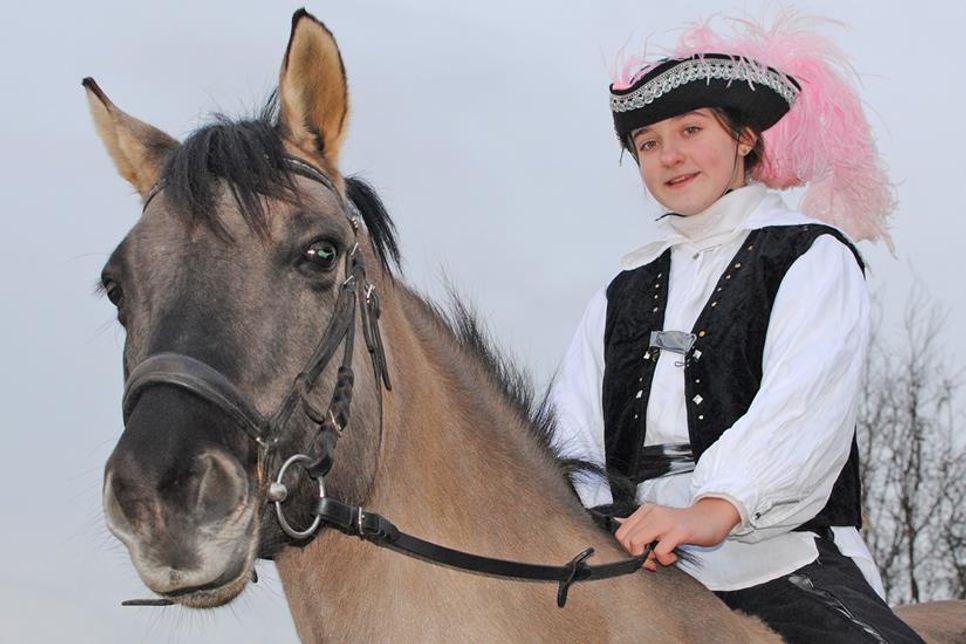 Hailey Janz spielt das „tapfere Reiterlein“.