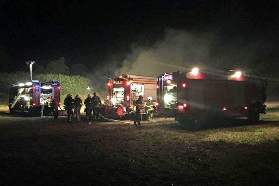 Die Feuerwehr bekämpfte einen Flächenbrand.