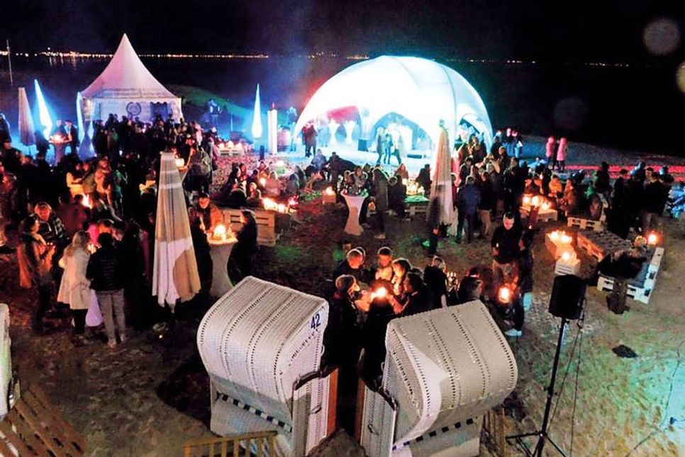Am Wochenende wird es laut in Timmendorf: StrandKlub-Party mit Hafenklang und Singer- und Songwriter-Contest am Timmendorfer Strand. Beginn ist am Freitag um 17.00 Uhr