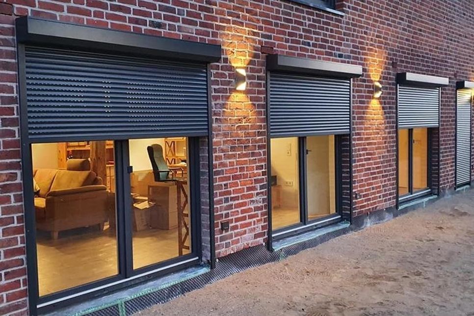 Smarte Rollläden reagieren automatisch und helfen so kinderleicht, teure Heizkosten zu sparen.