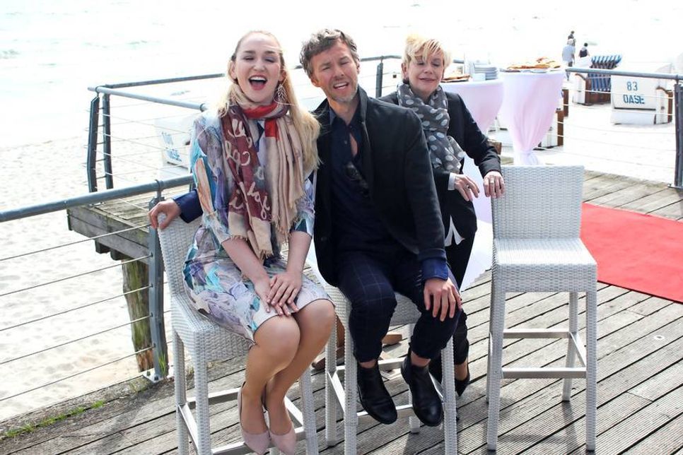 Steffi Lehmann - Sopran, Christian Oldenburg - Bariton, Dominique Caron - Intendantin der Neuen Eutiner Festspiele (v. lks.). (©Tourismus-Agentur Lübecker Bucht).