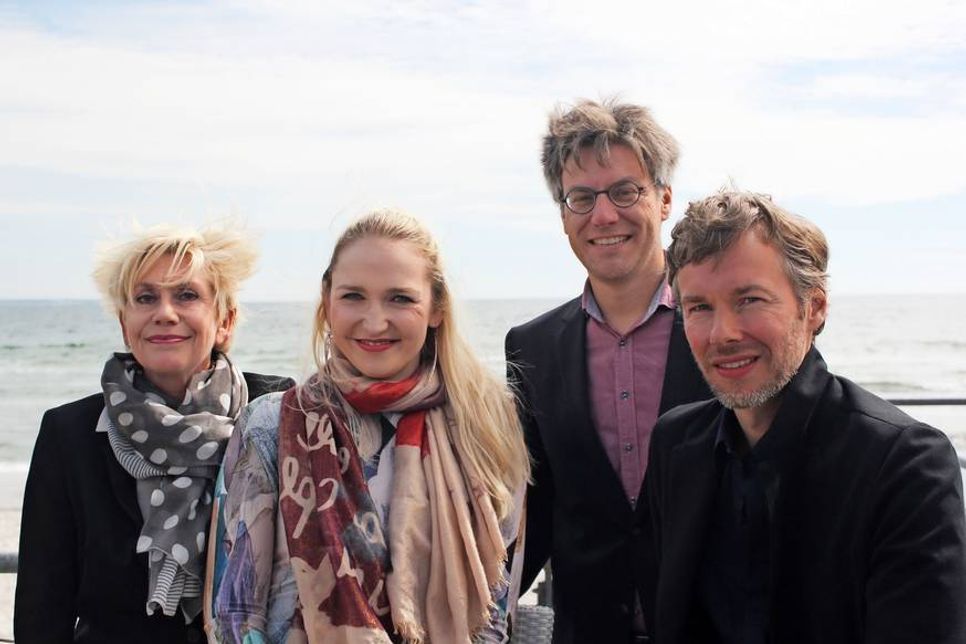 Dominique Caron - Intendantin der Neuen Eutiner Festspiele, Steffi Lehmann - Sopran, André Rosinski - Vorstand Tourismus-Agentur Lübecker Bucht, Christian Oldenburg - Bariton (v. lks.). (©Tourismus-Agentur Lübecker Bucht).