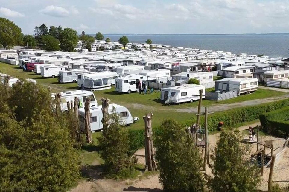 Auch an der Ostsee in Ostholstein befinden sich zahlreiche traumhaft schöne Campingplätze direkt am Wasser.