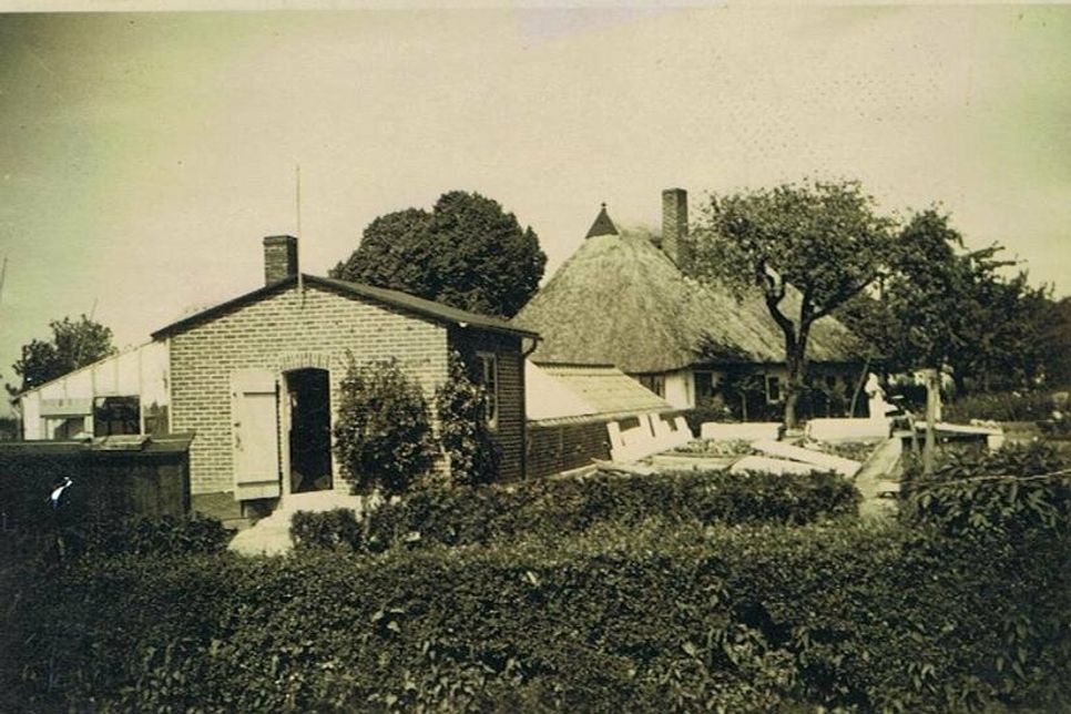 Der Arbeitsraum im Jahr 1930. Das vordere Gebäude steht heute noch.