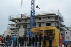 Im Brenkenhagener Weg 2-4 wurde Richtfest gefeiert.