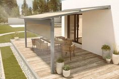 Immer eine gute Entscheidung: Eine Markise von Rolladen Kuhnert bietet Schutz vor Sonne und Regen und wertet die Terrasse auf.